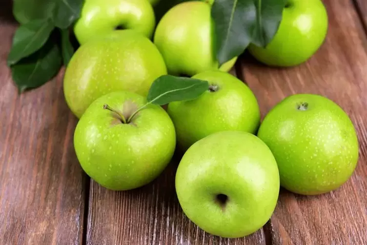 grüne Äpfel für die Eierdiät