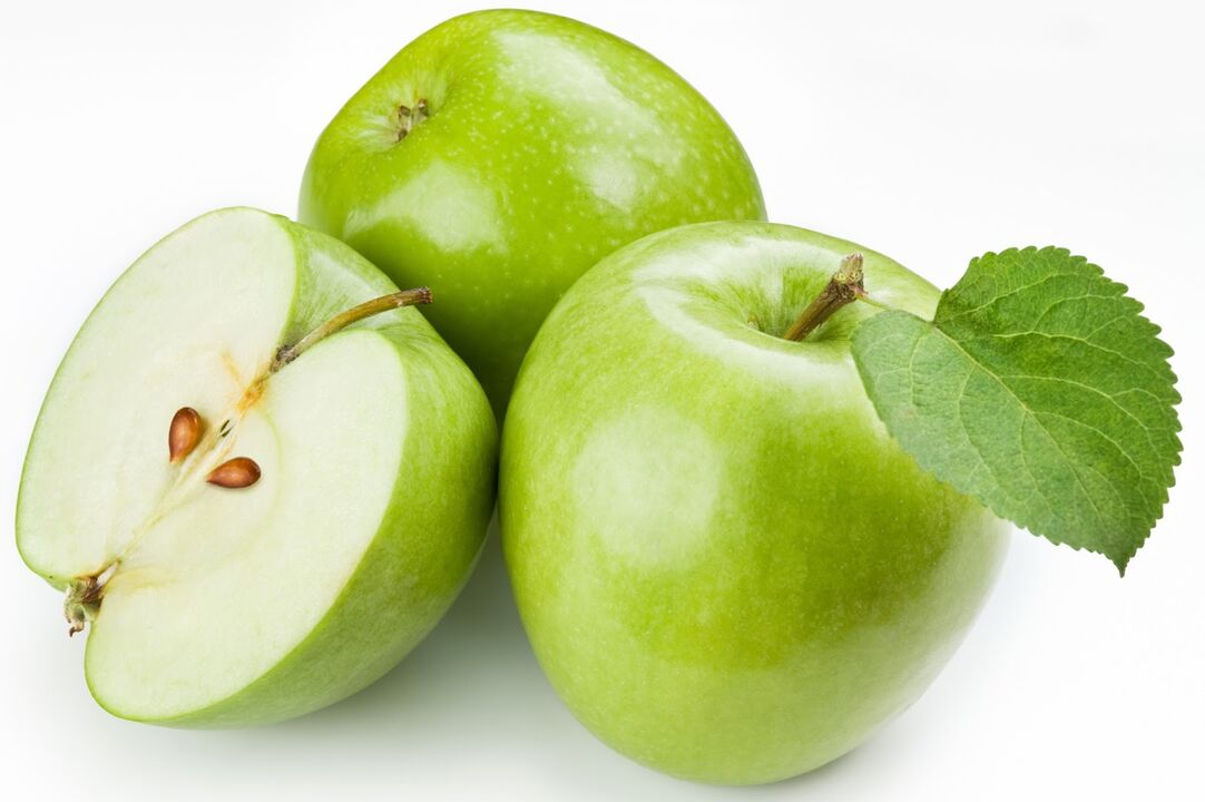 Äpfel können in die Ernährung eines Fastentages mit Kefir aufgenommen werden. 